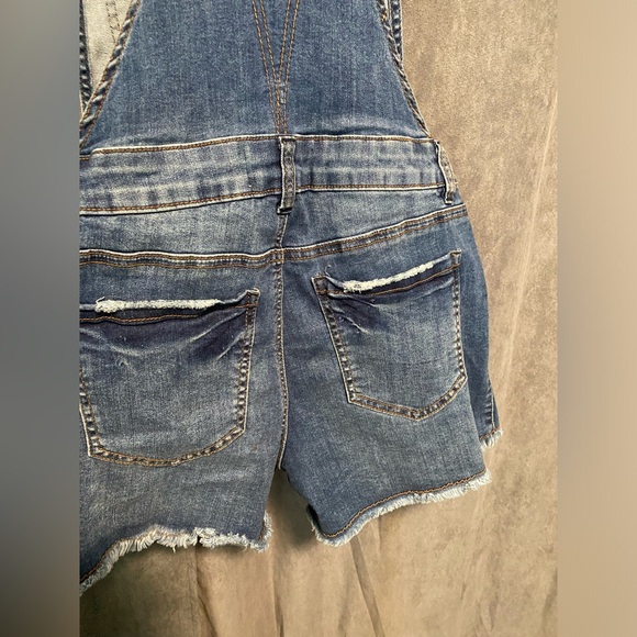 Distressed Eighty-Two Short Overalls | Size 9 | Stretch Fabric - Picture 5 of 8